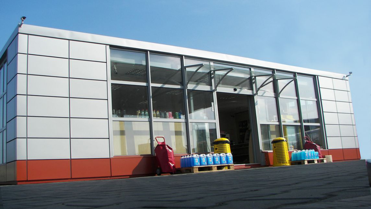 Sklep firmowy Grupa Pegaz 72m2