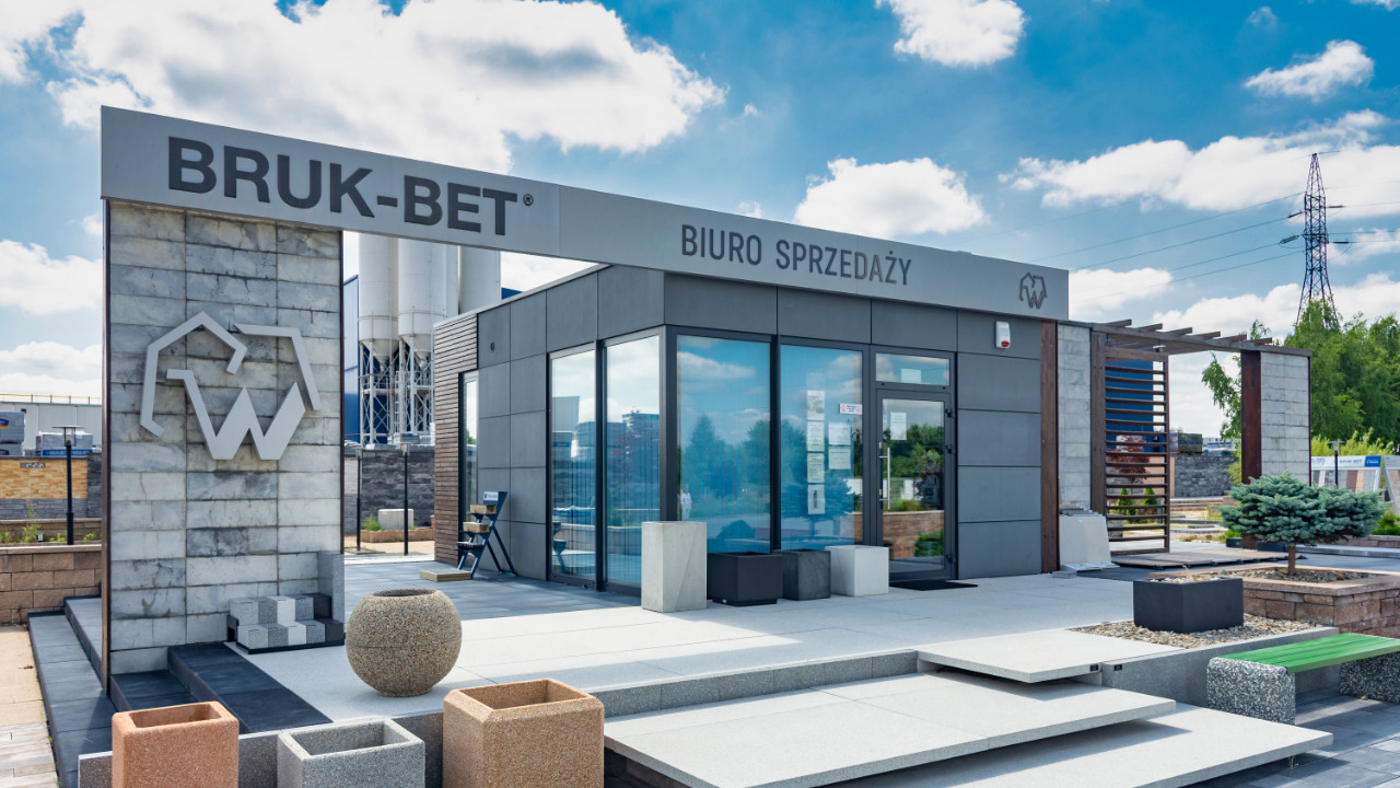 Sklep firmowy Bruk-Bet 45m2